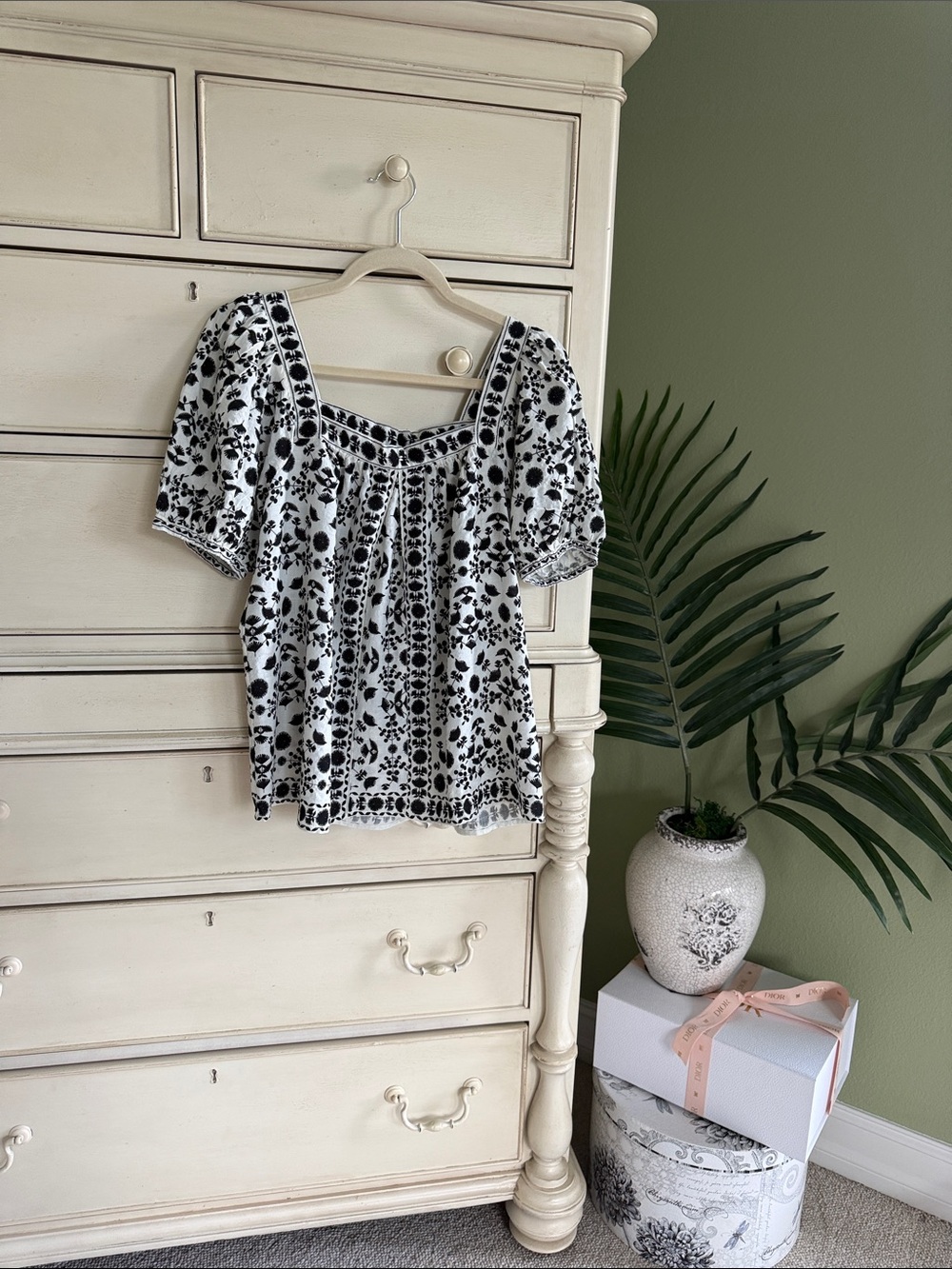 Max Studio Black & White Floral Square-Neck Women's Top size s